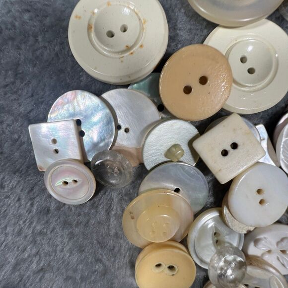 🦃 White Cream Buttons Assorted Sizes - Picture 8 of 8